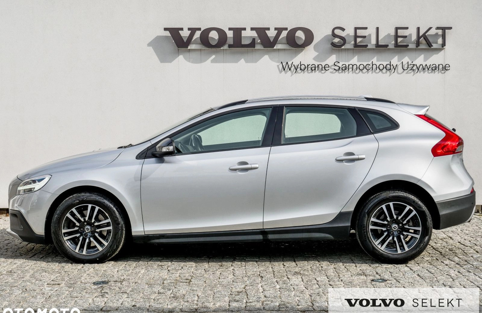 Volvo V40 cena 84900 przebieg: 133960, rok produkcji 2019 z Starogard Gdański małe 596